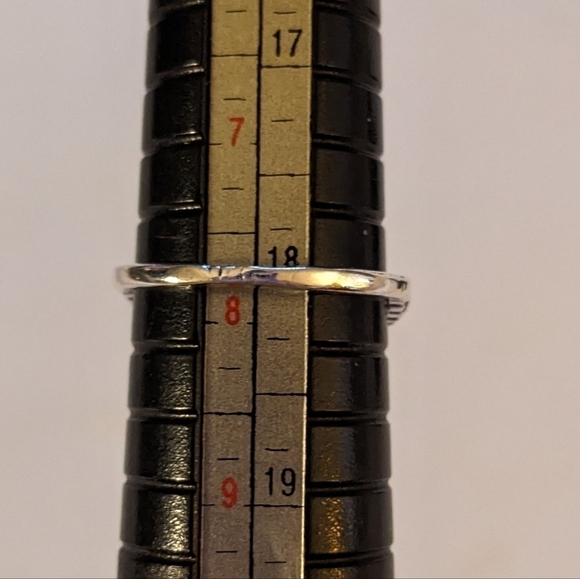 New Vintage Jewelry Geometric Irregular Hollow Ring, T1B7C - Picture 3 of 3